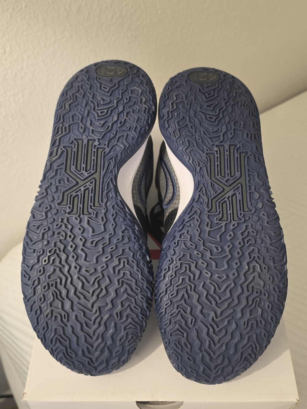 Nike Kyrie Low 4 TB - Size 9 - Picture 6 of 7